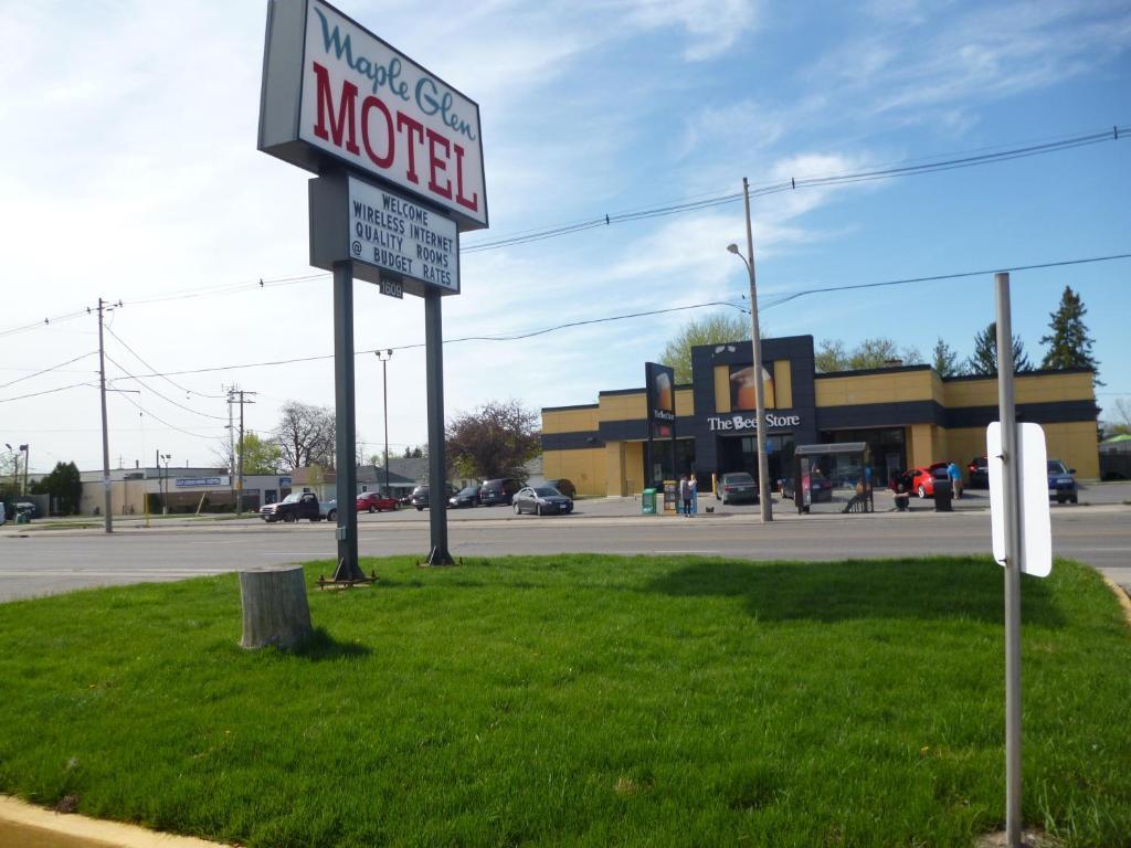 Maple Glen Motel London Exterior photo