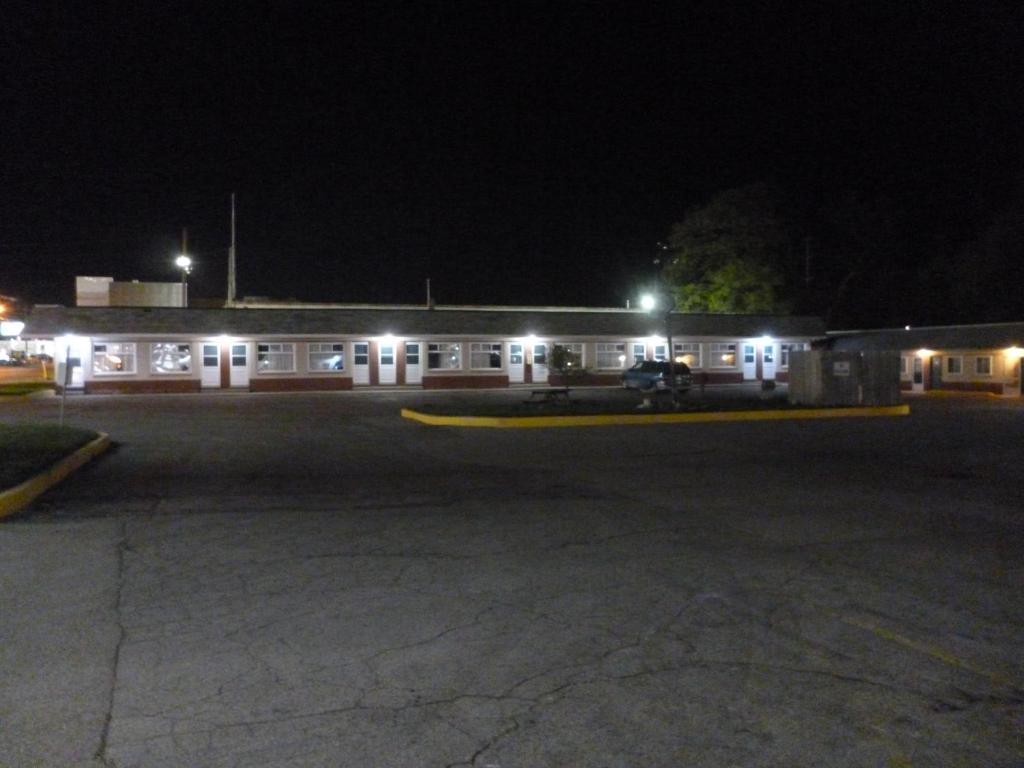Maple Glen Motel London Exterior photo