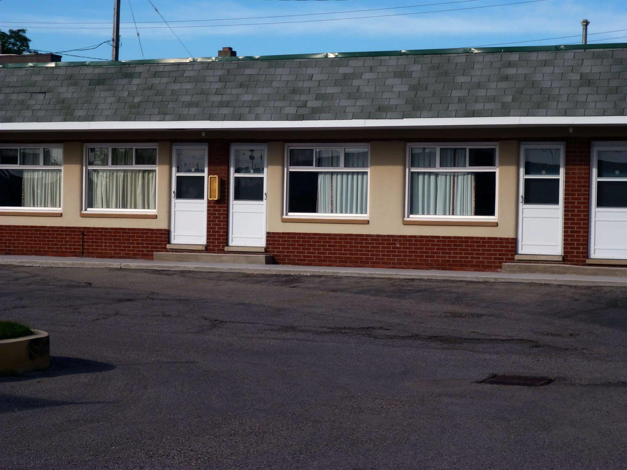 Maple Glen Motel London Exterior photo